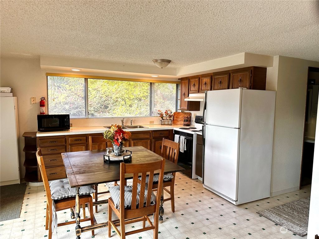 listing image 9362520832598796511