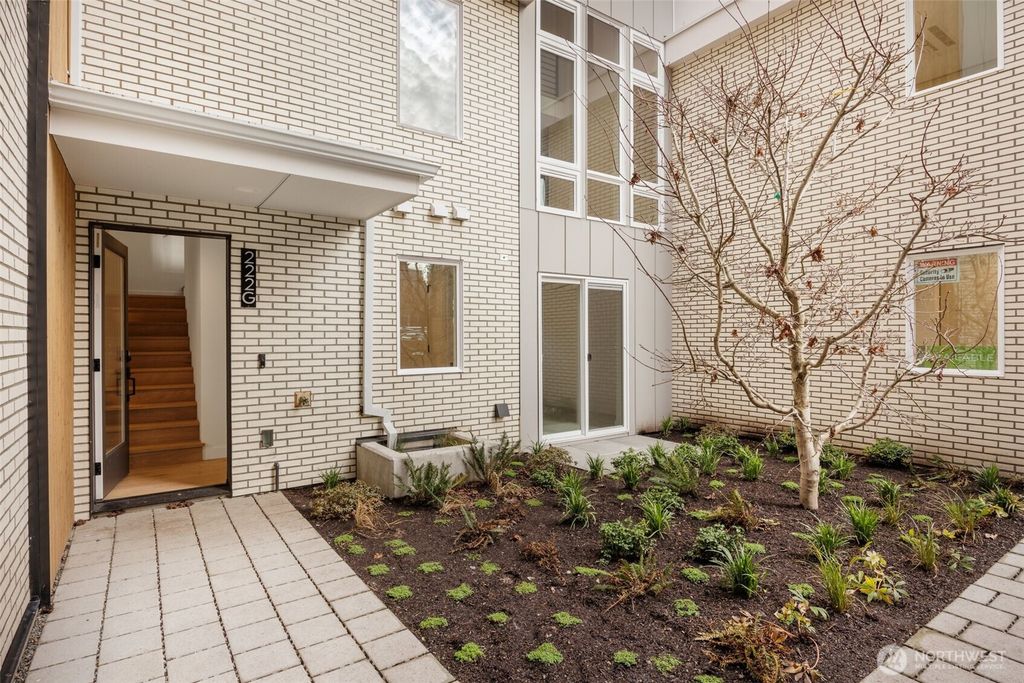 Photo of 222 G 10th Avenue E, Seattle, WA 98102 (MLS # 2314579)