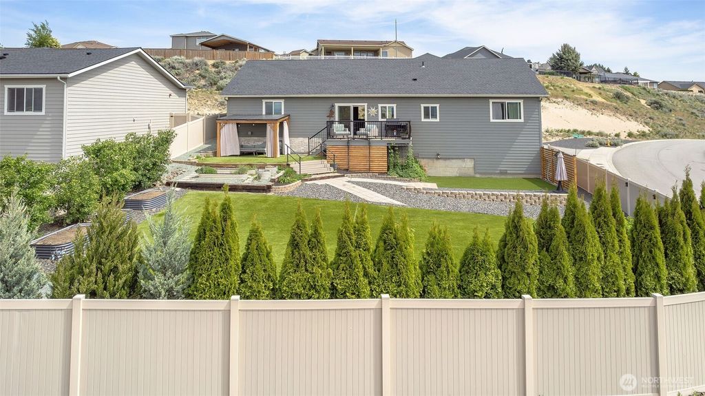 Photo of 2506 Vasi Court, East Wenatchee, WA 98802 (MLS # 2515709)