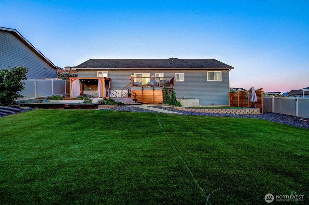 Photo of 2506 Vasi Court, East Wenatchee, WA 98802 (MLS # 2515709)