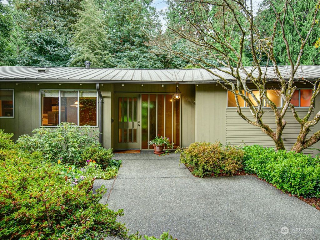 Photo of 8621 SE 63rd Street, Mercer Island, WA 98040 (MLS # 2280410)