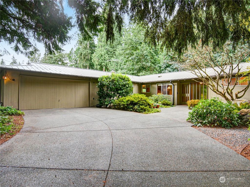 Photo of 8621 SE 63rd Street, Mercer Island, WA 98040 (MLS # 2280410)