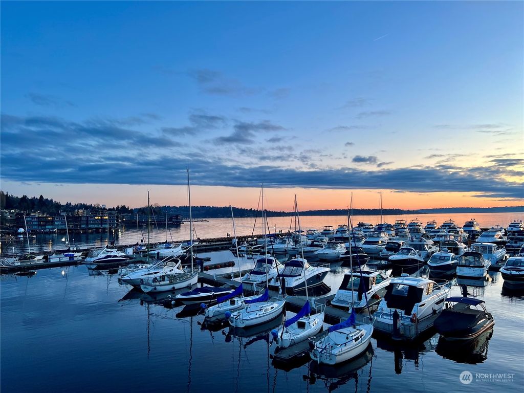 Photo of 65 Kirkland Avenue #302, Kirkland, WA 98033 (MLS # 2200172)