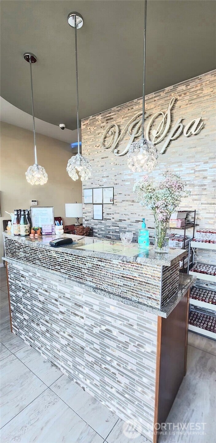 305 SE Everett Mall Way #20