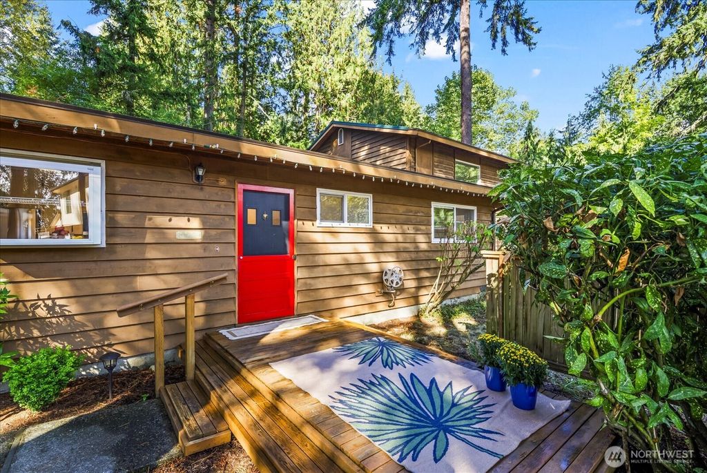 Photo of 1910 220th Avenue SE, Sammamish, WA 98075 (MLS # 2446930)