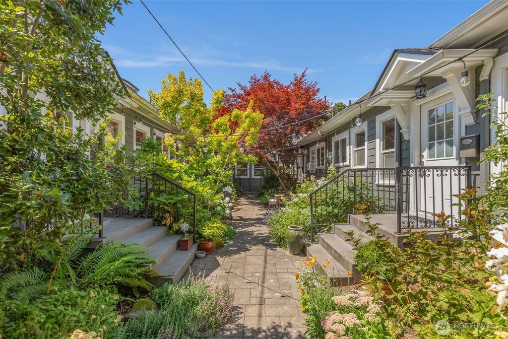 Photo of 421 10th Avenue E #F, Seattle, WA 98102 (MLS # 2434814)