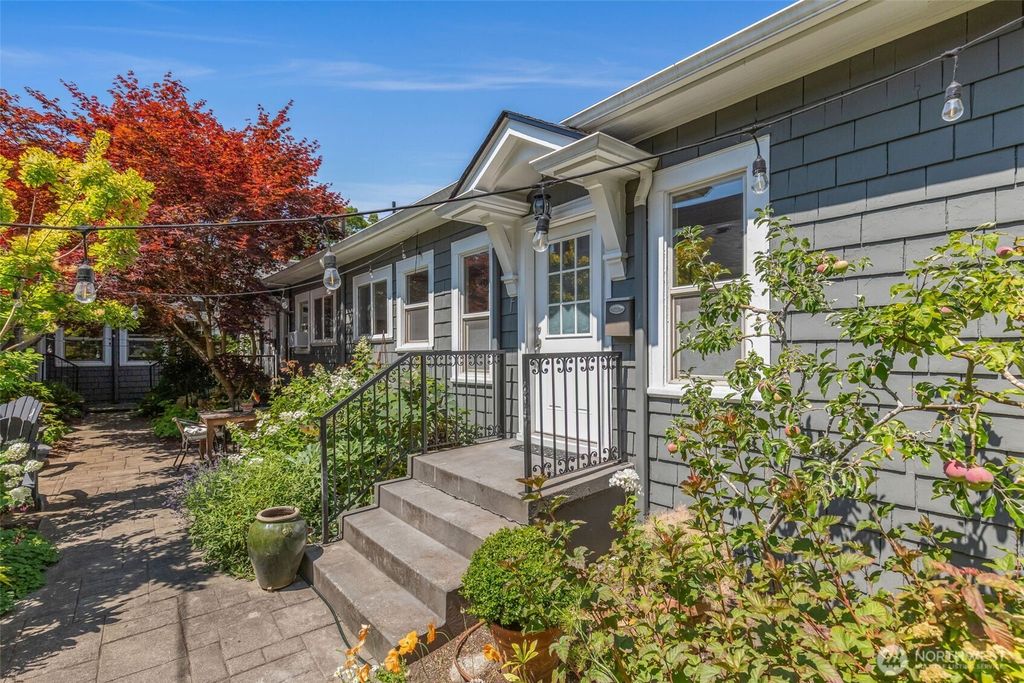 Photo of 421 10th Avenue E #F, Seattle, WA 98102 (MLS # 2434814)