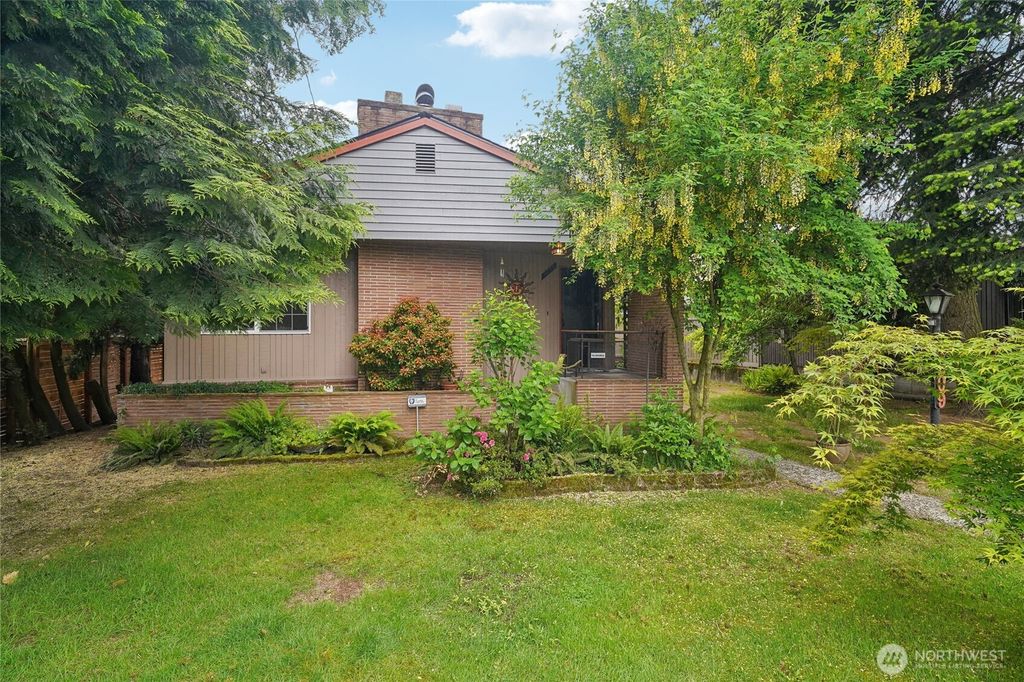 Photo of 1209 SW 149th Street, Burien, WA 98166 (MLS # 2376023)