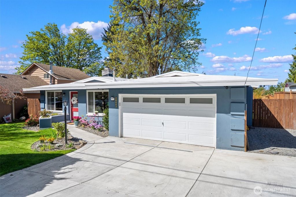 Photo of 28443 15th Avenue S, Federal Way, WA 98003 (MLS # 2355008)