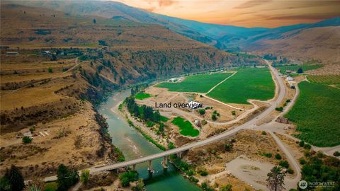 Photo of 385 Highway 153, Pateros, WA 98846 (MLS # 2427445)