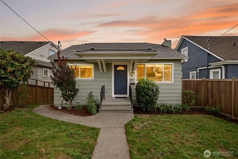 Photo of 3846 35th Avenue SW, Seattle, WA 98126 (MLS # 2444897)