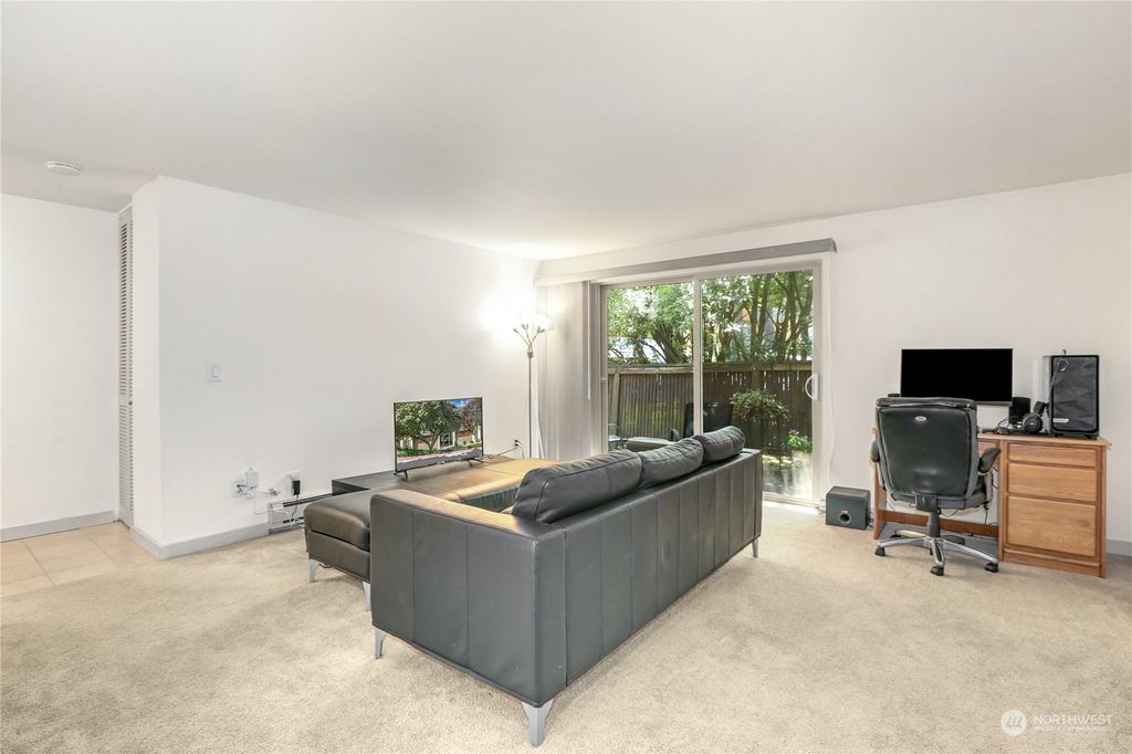 Photo of 11004 NE 68th Street #913, Kirkland, WA 98033 (MLS # 2149852)