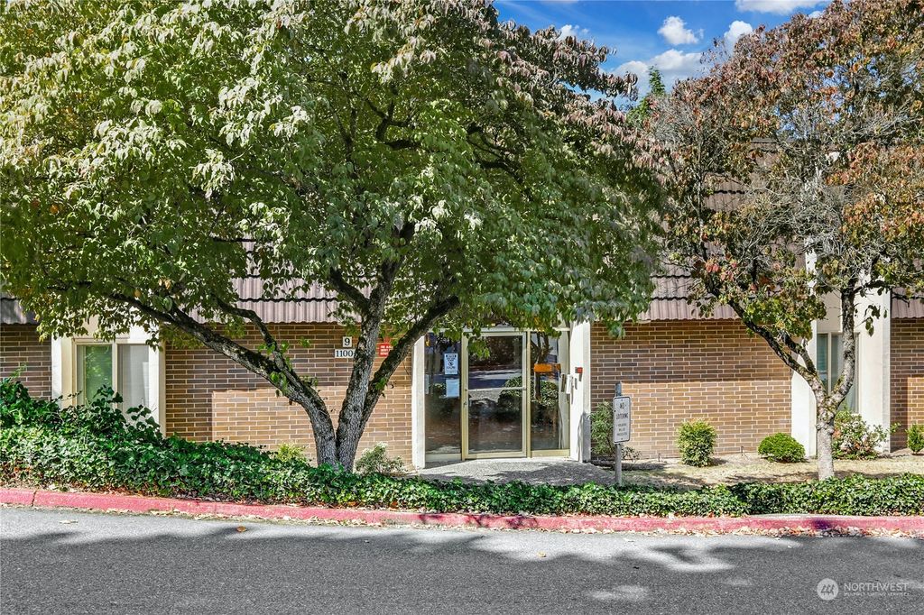 Photo of 11004 NE 68th Street #913, Kirkland, WA 98033 (MLS # 2149852)