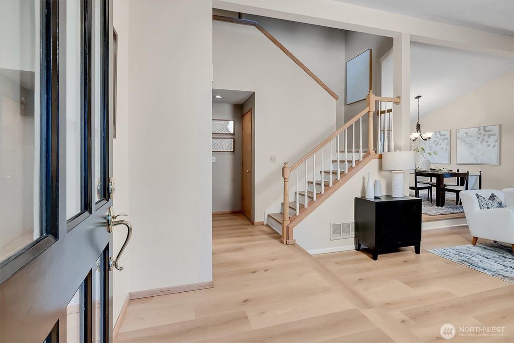 Photo of 10825 NE 62nd Street, Kirkland, WA 98033 (MLS # 2468111)