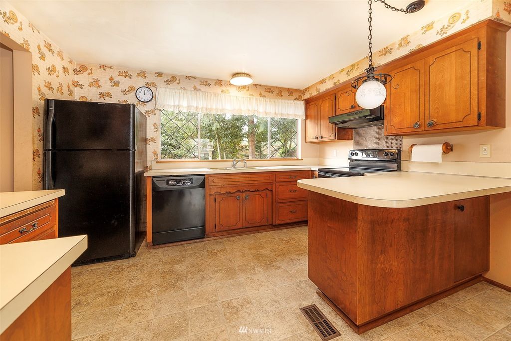 Photo of 22845 135th Avenue SE, Kent, WA 98042 (MLS # 1951301)
