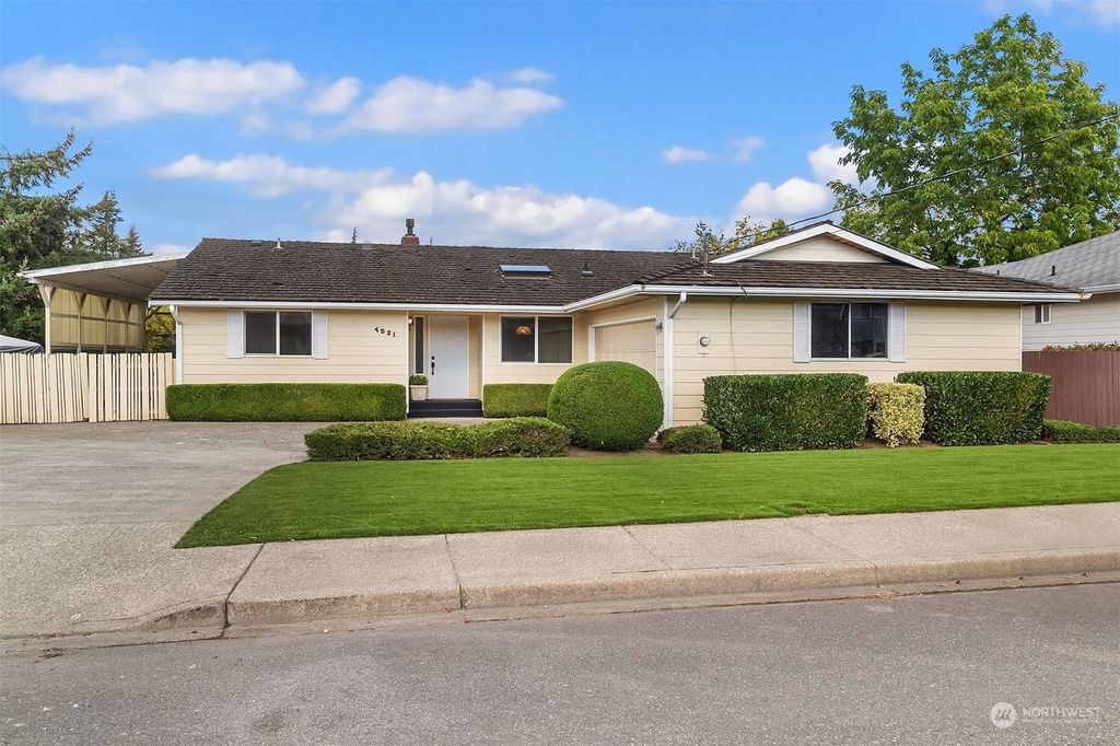 Photo of 4521 73rd Place NE, Marysville, WA 98270 (MLS # 2294450)
