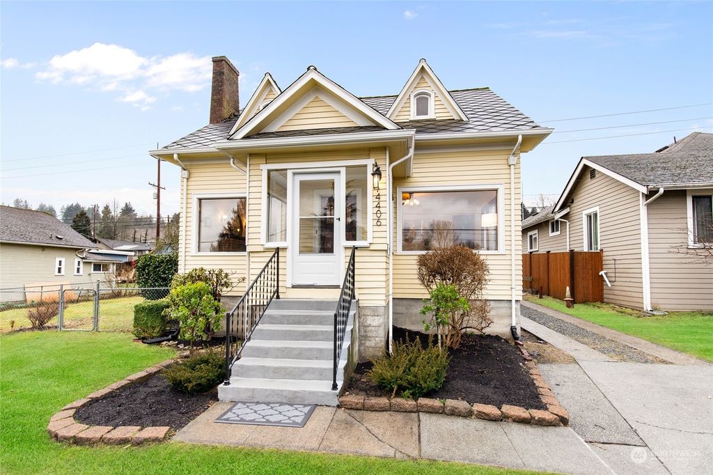 Photo of 4406 S 3rd Avenue, Everett, WA 98203 (MLS # 2192724)