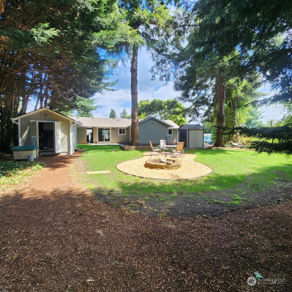 Photo of 31459 12th Avenue SW, Federal Way, WA 98023 (MLS # 2076416)