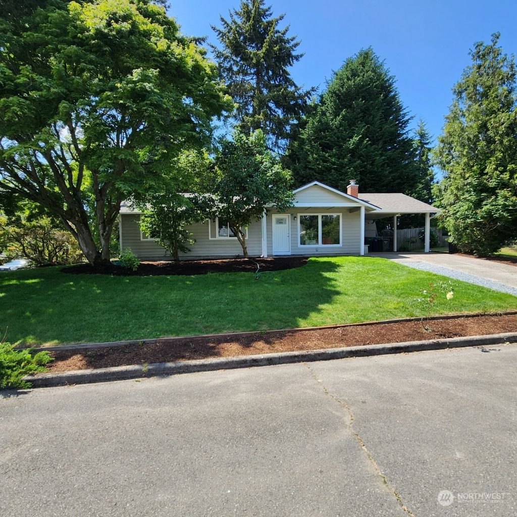 Photo of 31459 12th Avenue SW, Federal Way, WA 98023 (MLS # 2076416)