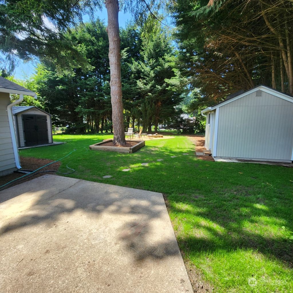 Photo of 31459 12th Avenue SW, Federal Way, WA 98023 (MLS # 2076416)