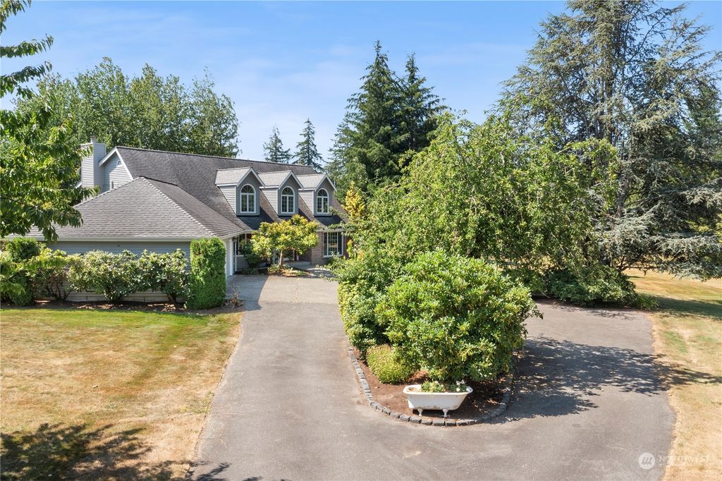 Photo of 7529 205th Avenue NE, Redmond, WA 98053 (MLS # 2274257)