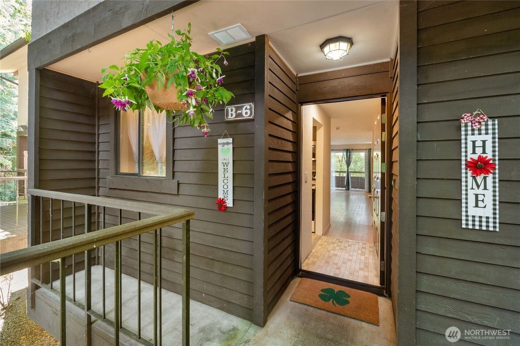 Photo of 140 Summit Avenue N #B-6, Kent, WA 98030 (MLS # 2415982)
