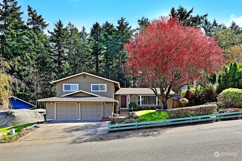 Photo of 18636 111th Place SE, Renton, WA 98055 (MLS # 2060918)