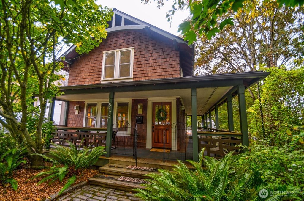 Photo of 923 Olympia Avenue NE, Olympia, WA 98506 (MLS # 2466726)