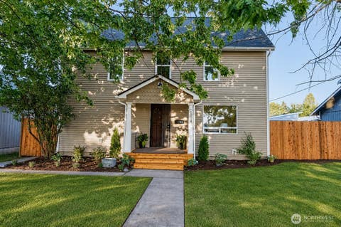 Photo of 1024 H Street, Centralia, WA 98531 (MLS # 2557217)