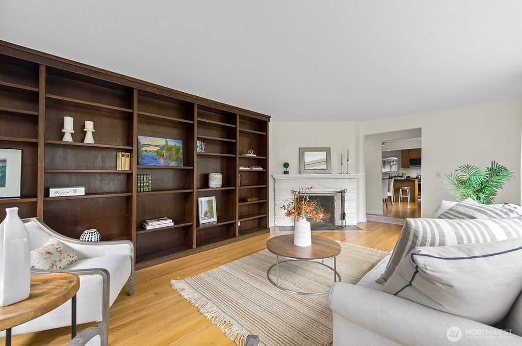 Photo of 16003 32nd Avenue NE, Lake Forest Park, WA 98155 (MLS # 2500670)