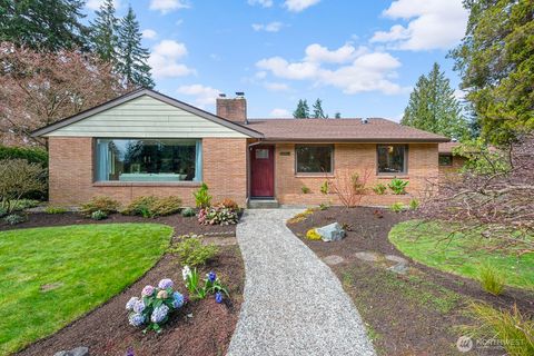 Photo of 16003 32nd Avenue NE, Lake Forest Park, WA 98155 (MLS # 2500670)