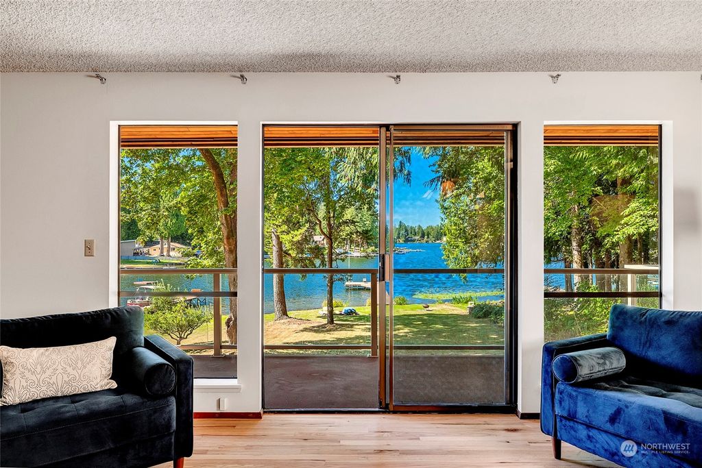 Photo of 31623 E Lake Morton Drive SE, Kent, WA 98042 (MLS # 2149407)