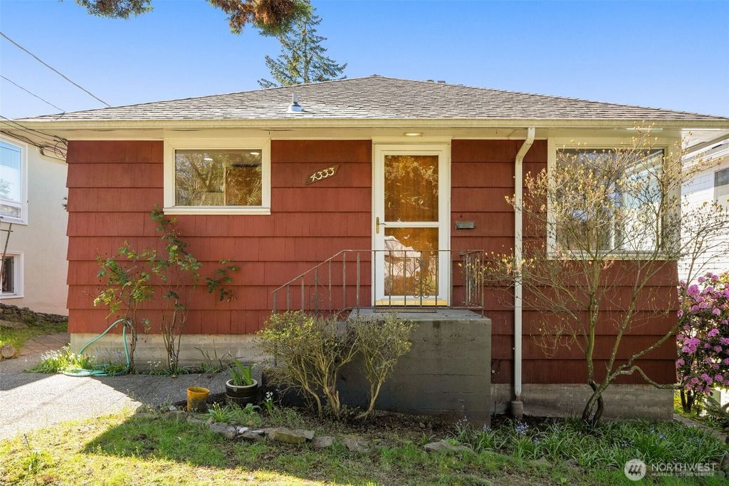 Photo of 4333 32nd Avenue W, Seattle, WA 98199 (MLS # 2505463)