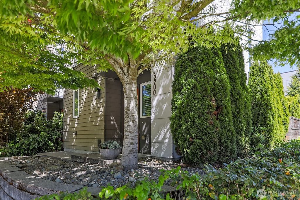Photo of 3900 SW Findlay Street, Seattle, WA 98136 (MLS # 2371039)