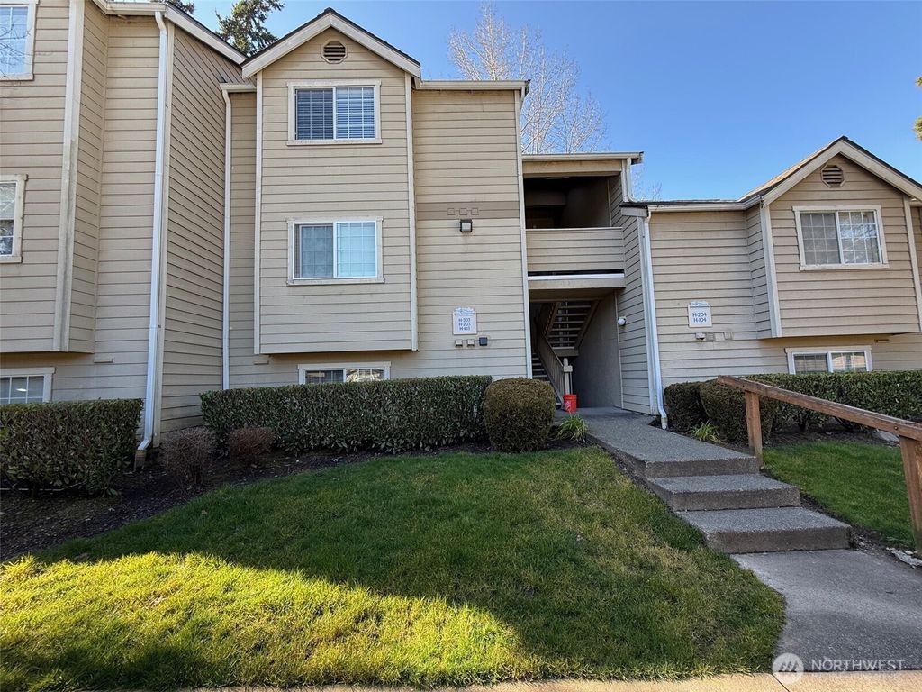 Photo of 1840 S 284th Lane #H-203, Federal Way, WA 98003 (MLS # 2486337)