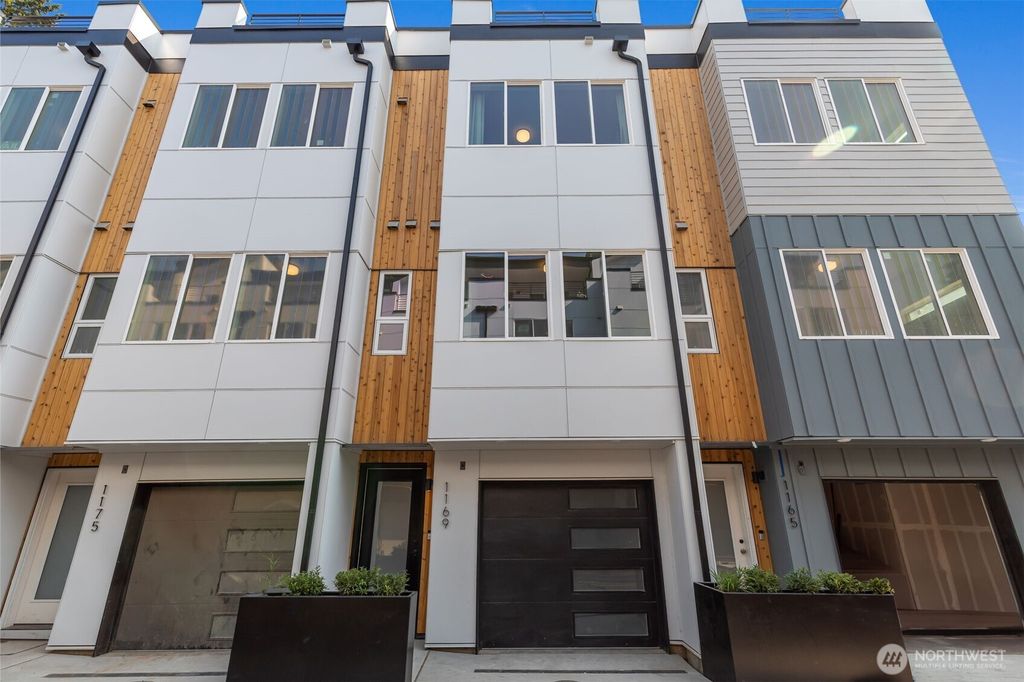 Photo of 1168 129th Court NE, Bellevue, WA 98005 (MLS # 2464878)