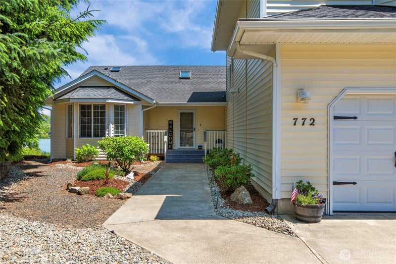 772 Falls of Clyde Loop SE