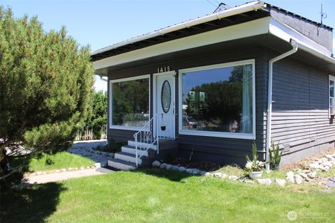 Photo of 1415 Cherry St St, Oroville, WA 98844 (MLS # 2389596)