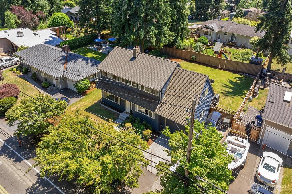 Photo of 6505 NE Arrowhead Drive, Kenmore, WA 98028 (MLS # 2563918)