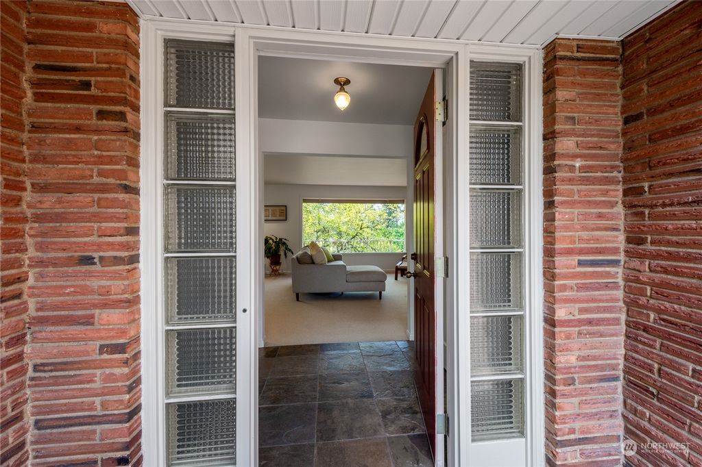 Photo of 11729 Palatine Avenue N, Seattle, WA 98133 (MLS # 2233694)