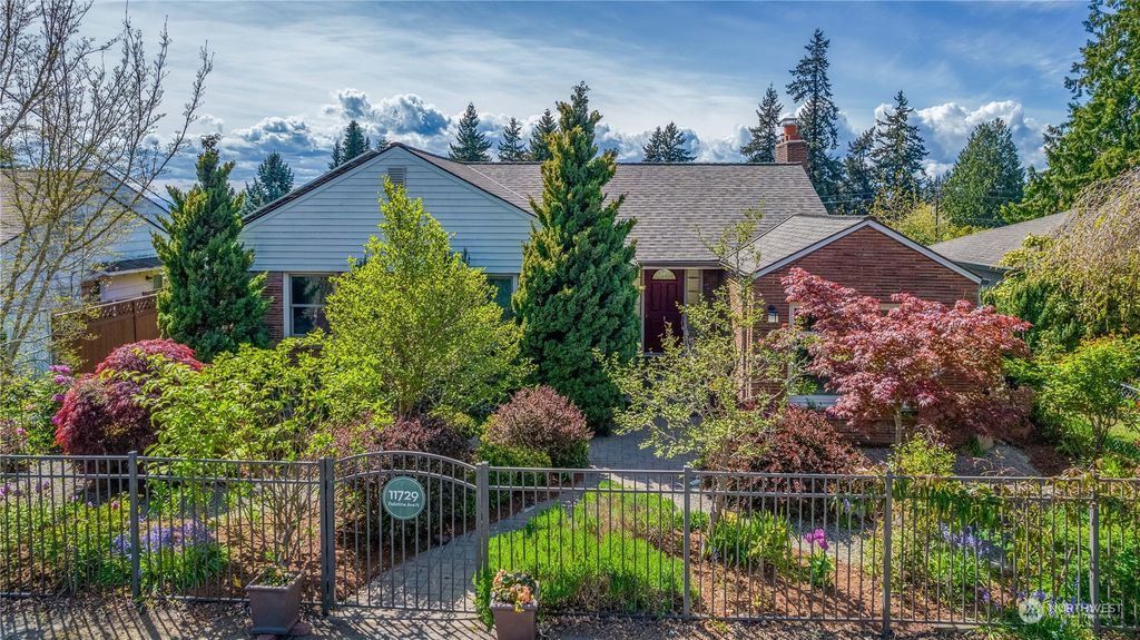 Photo of 11729 Palatine Avenue N, Seattle, WA 98133 (MLS # 2233694)