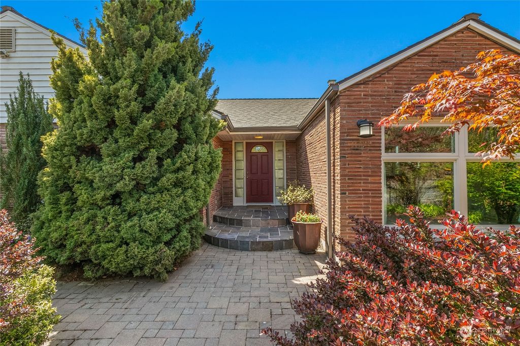 Photo of 11729 Palatine Avenue N, Seattle, WA 98133 (MLS # 2233694)