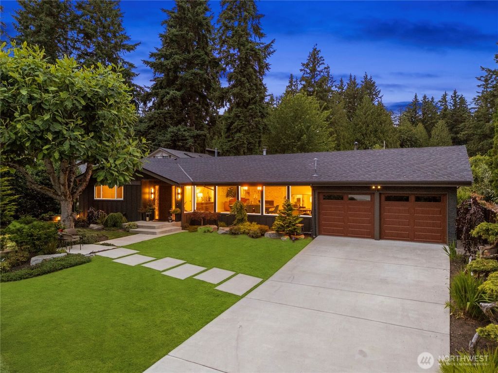 Photo of 16504 SE 28th Street, Bellevue, WA 98008 (MLS # 2398372)