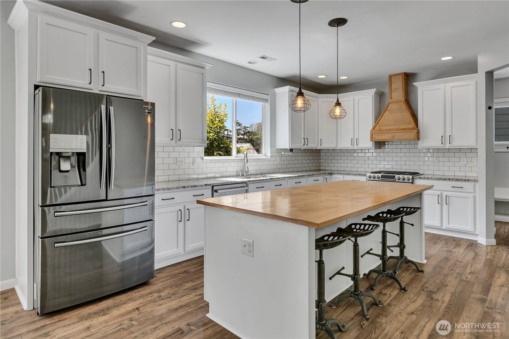 Photo of 3924 Highlands Boulevard, Puyallup, WA 98372 (MLS # 2555615)