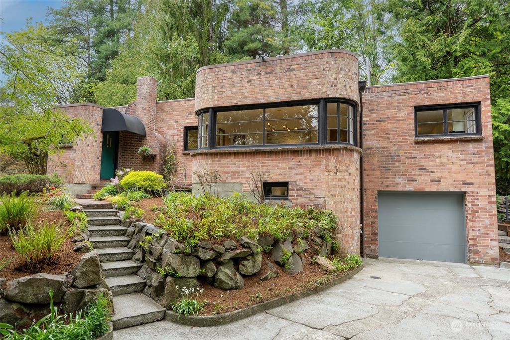 Photo of 17852 40th Avenue NE, Lake Forest Park, WA 98155 (MLS # 2065679)