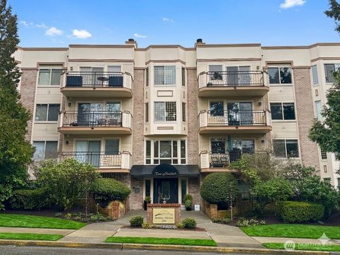 Photo of 200 99th Avenue NE #16, Bellevue, WA 98004 (MLS # 2499439)