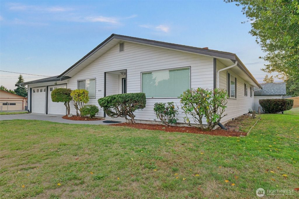 Photo of 9040 S Sheridan Avenue, Tacoma, WA 98444 (MLS # 2442724)