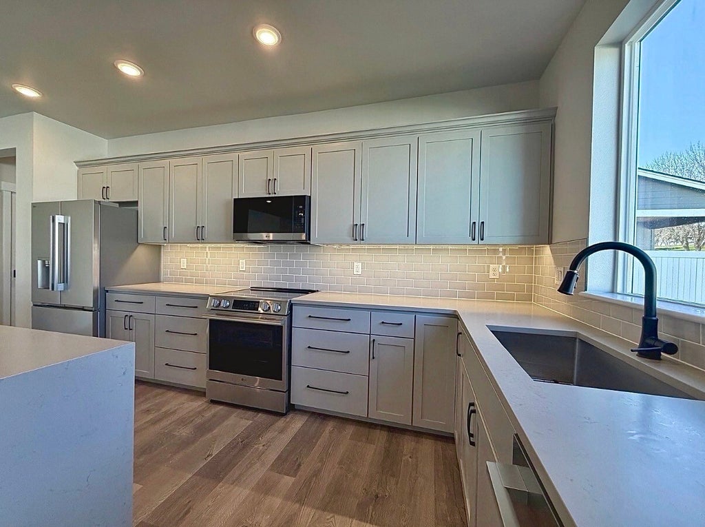 Photo of 494 N Ruddy Street, Moses Lake, WA 98837 (MLS # 2598198)