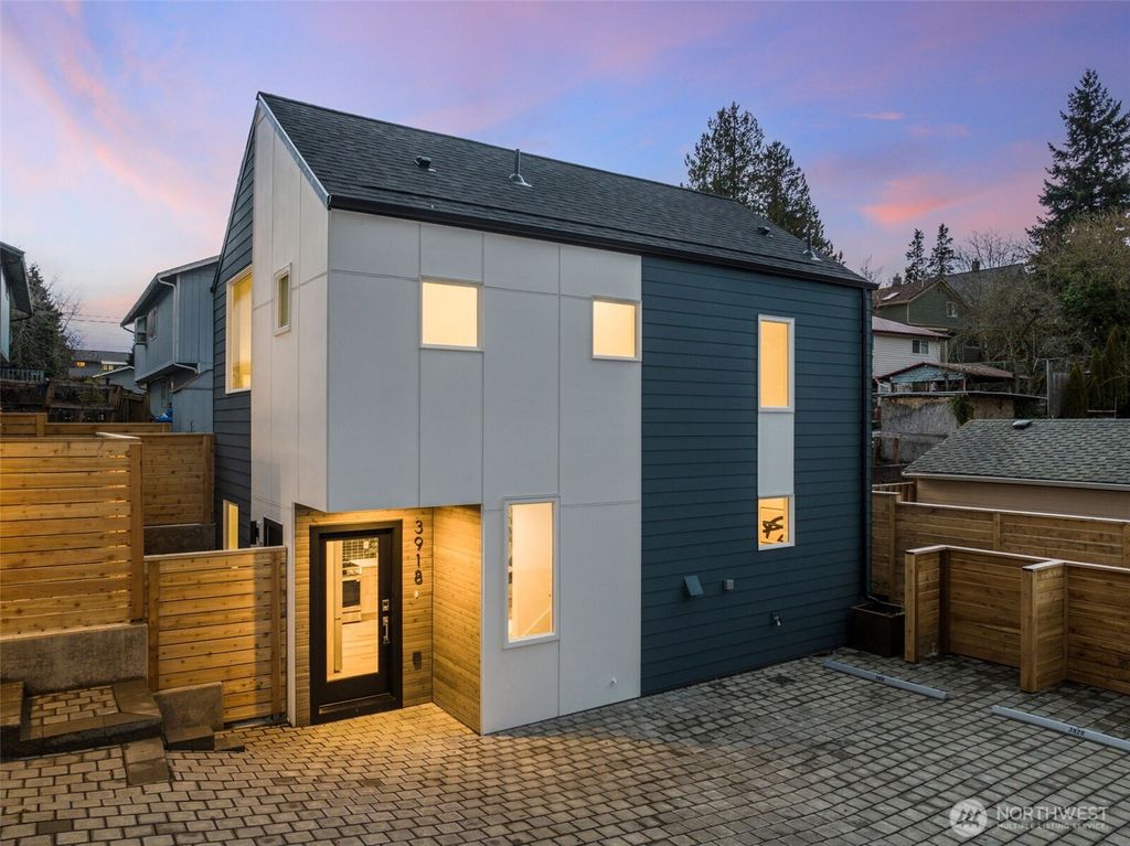 Photo of 3918 S Juneau Street, Seattle, WA 98118 (MLS # 2482054)