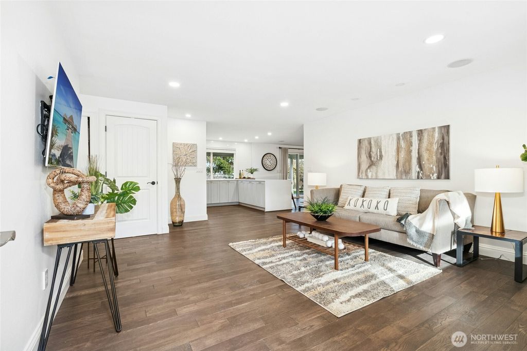 Photo of 13416 NE 70th Street, Redmond, WA 98052 (MLS # 2478436)